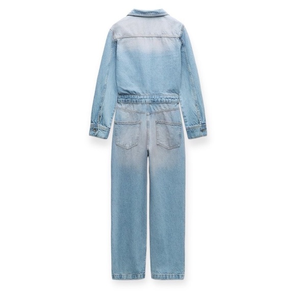 Last
ZARA blue with faint pink dye
denim jumpsuit - Picture 3 of 4
